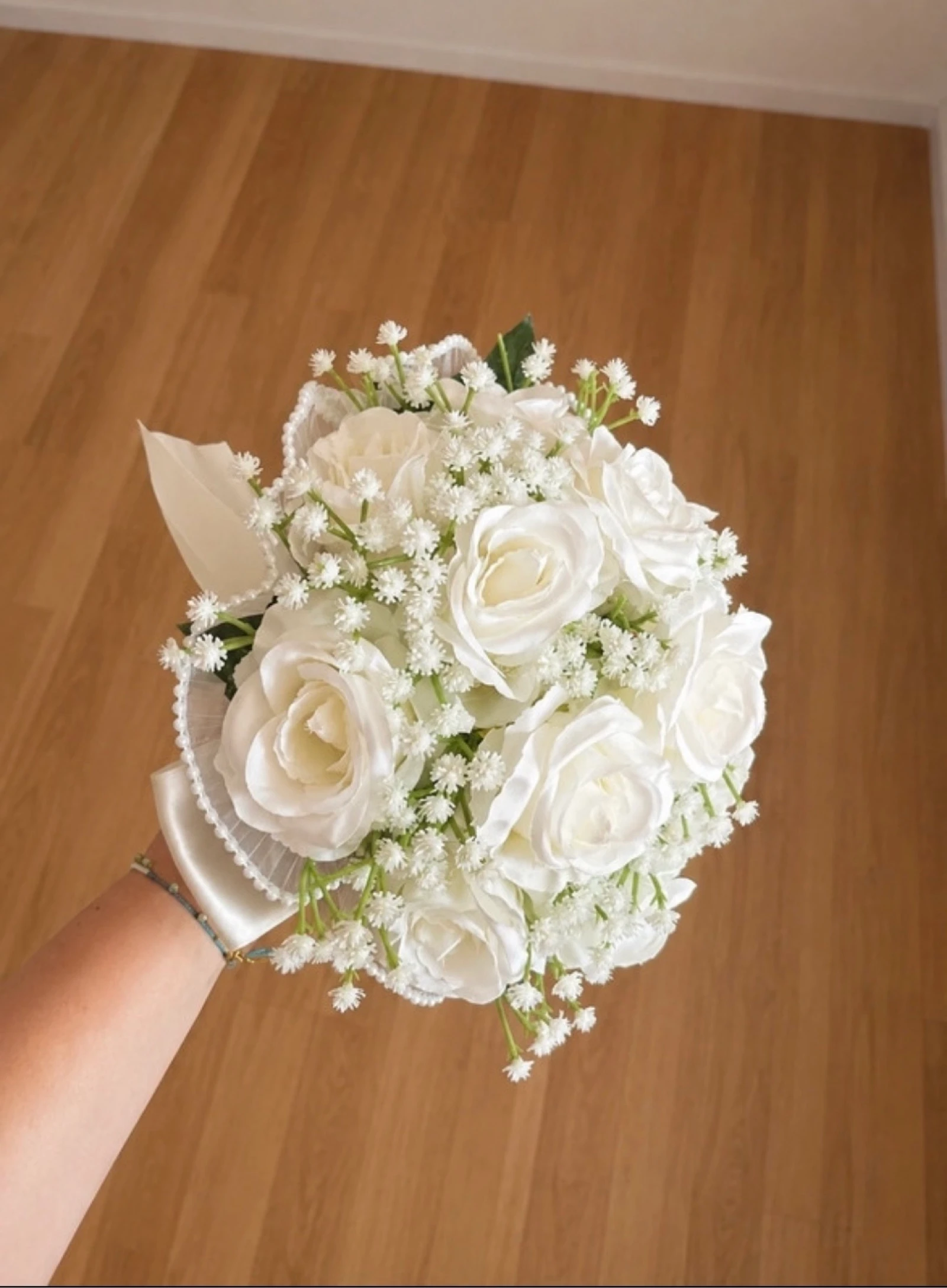 Beautiful bouquet of artificial roses – photo 2